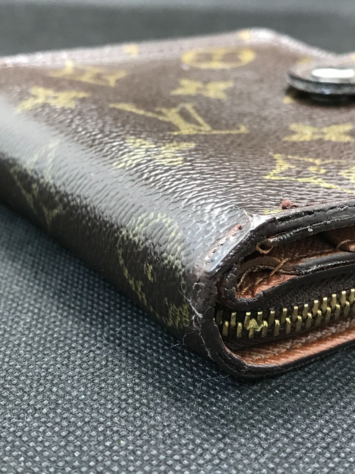 LOUIS VUITTON ルイヴィトン 二つ折り財布 コンパクトジップ