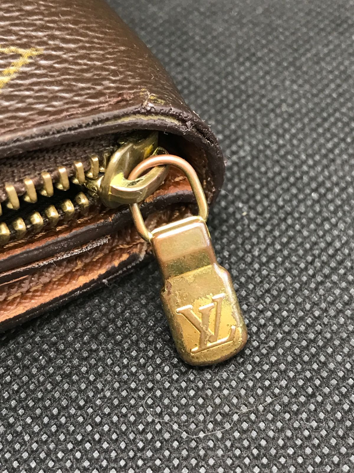 LOUIS VUITTON ルイヴィトン 二つ折り財布 コンパクトジップ