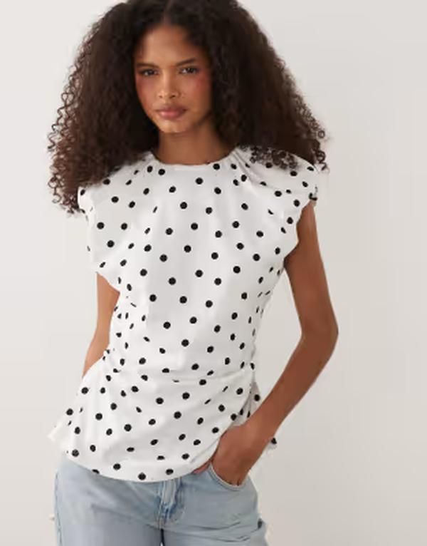 エイソス レディース トップス Tシャツ オープンバック ドット柄 ドット ギャザー キャップ ASOS DESIGN cap sleeve ruched open back top in mono polka dot CREAM クリーム