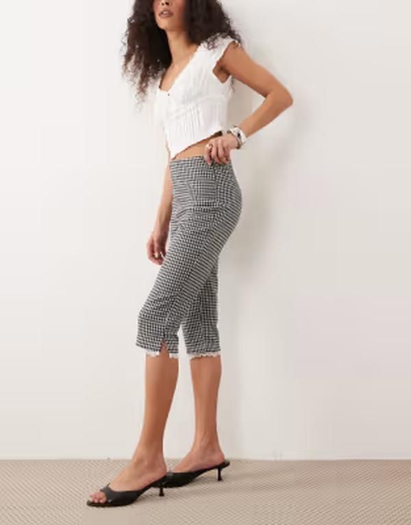 ミスセルフフリッジ レディース ボトムス カジュアルパンツ ギンガムチェック キャップ ギンガム Misselfridge gingham capris and white part of a set Black and white ホワイト