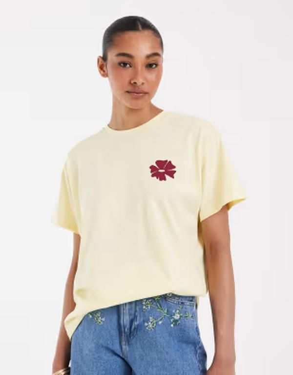ピーシーズ レディース トップス Tシャツ フラワー柄 フラワー グラフィック Pieces bold floral oversized graphic Tshirt in pastel yellow French VanillaPink ピンク