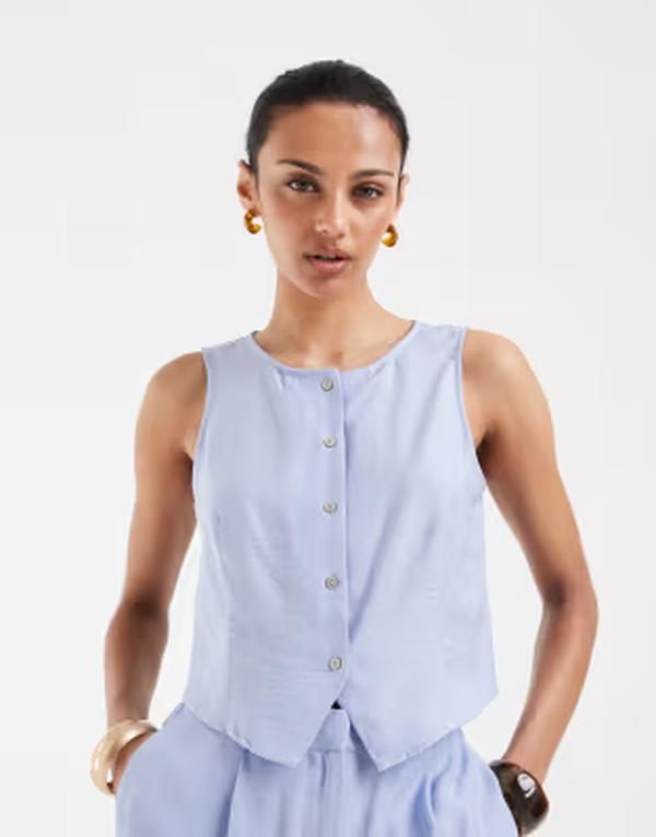 ヴェロモーダ レディース トップス ベスト ノースリーブ Vero Moda button front sleeveless top in brunnera blue part of a set Brunnera blue ブルー