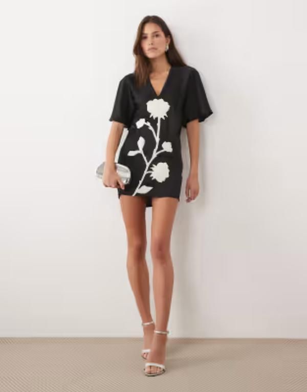 エイソス レディース トップス ワンピース Vネック ミニ スカート 刺繍 ASOS DESIGN Vneck flutter sleeve mini dress with embroidered skirt in mono