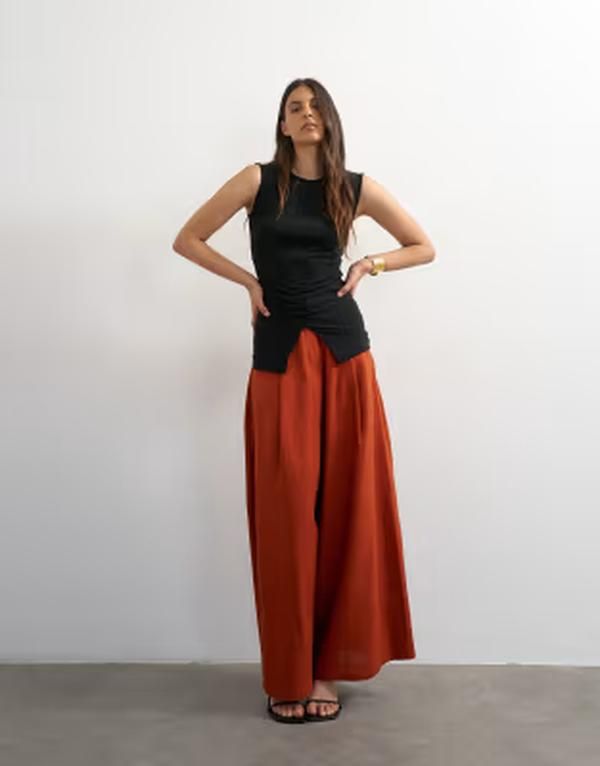 トップショップ レディース ボトムス カジュアルパンツ ワイドレッグ A ライン リネン Topshop linen mix a line wide leg pants in rust ラスト