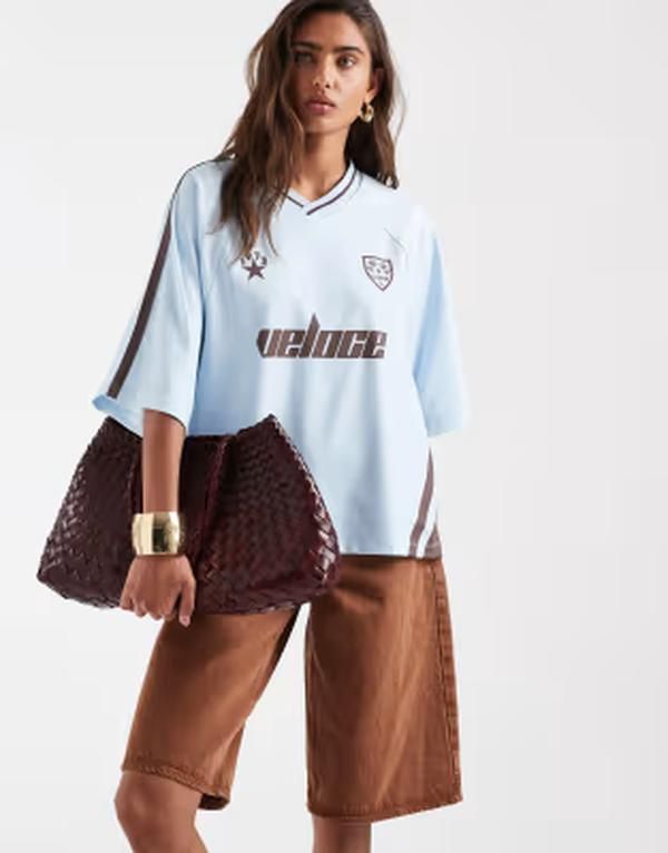 エイソス レディース トップス Tシャツ Vネック グラフィック ASOS DESIGN oversized v neck soccer Tshirt with graphic in baby blue and chocolate BLUE ブルー