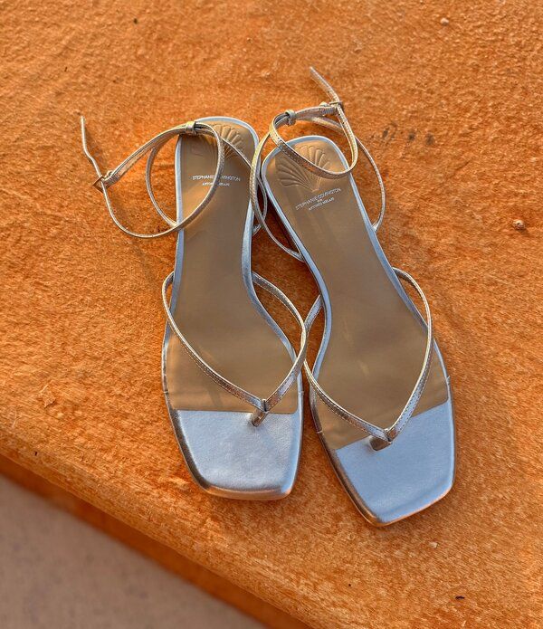 アントニオ メラーニ レディース シューズ サンダル アンクル レザー Antonio Melani x Stephanie Covington Mary Leather Ankle Strap Thong Flat Sandalsilver シルバー