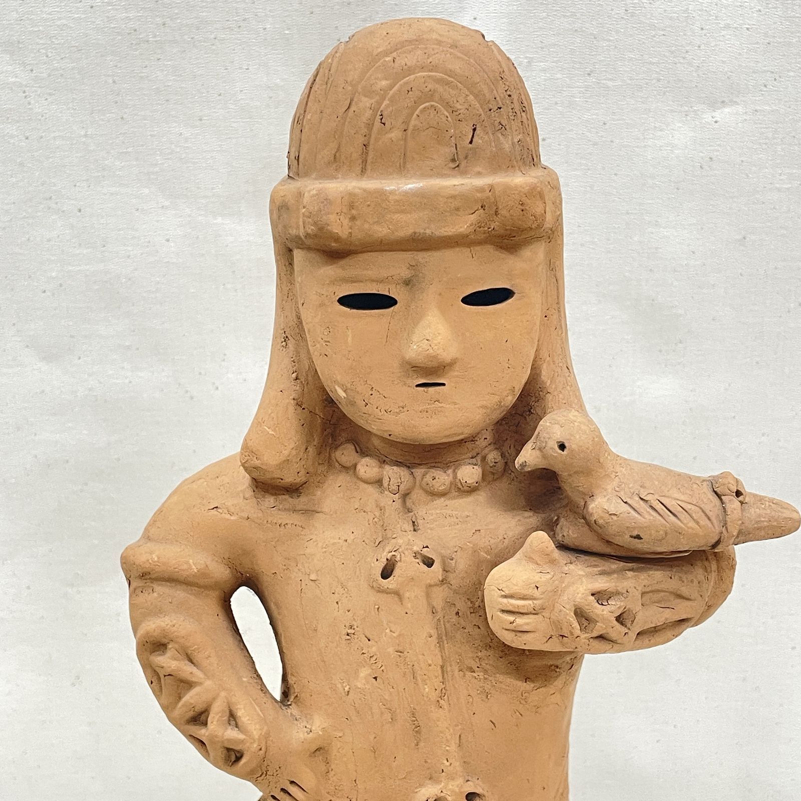 はにわ 埴輪 人物形像 レプリカ 素焼き 高さ：約46㎝ - メルカリ
