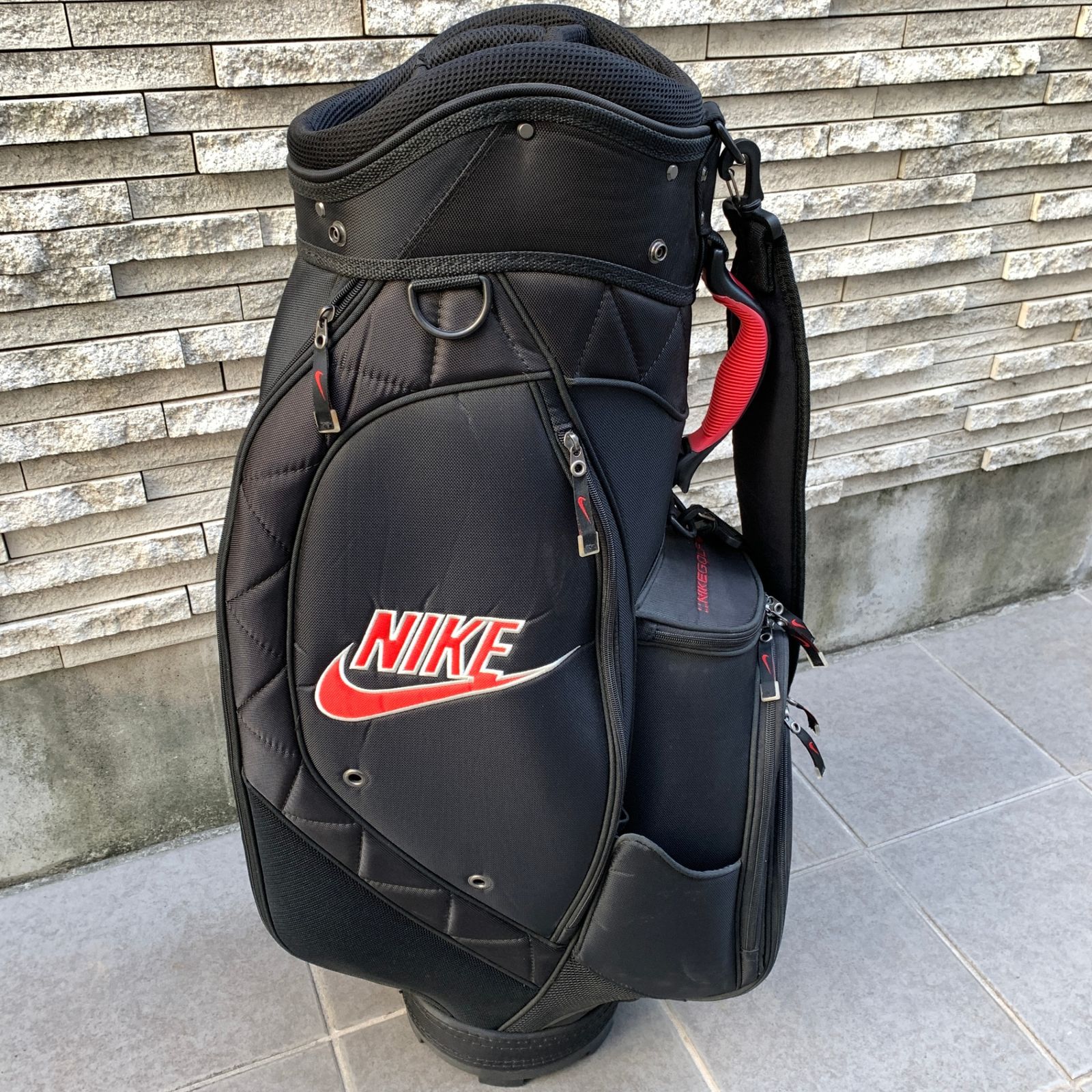 NIKE キャディバッグ ブラック/レッド ゴルフ 黒色 ◇NIKE キャディバッグ 黒×赤：C000682-017◇ - メルカリ