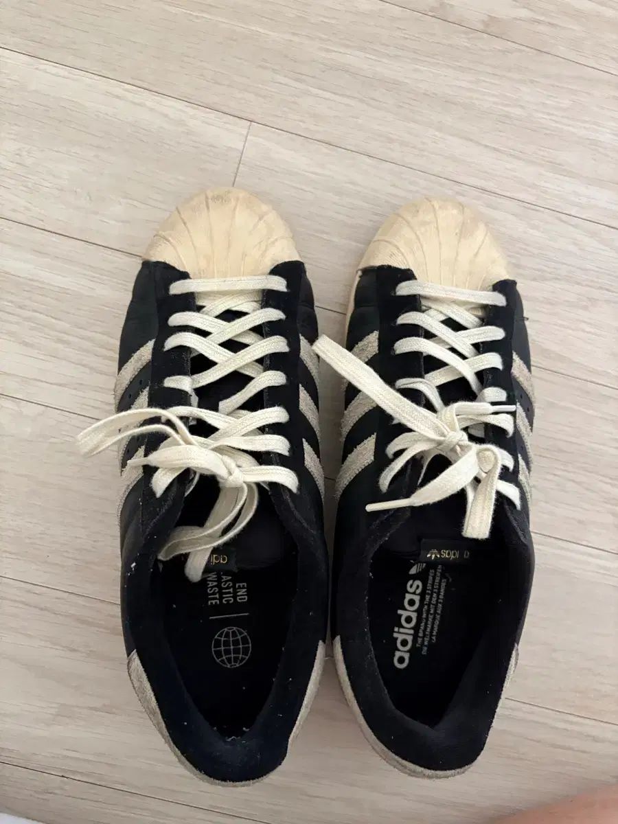 アディダス SUPERSTAR 82 ブラック 白 270