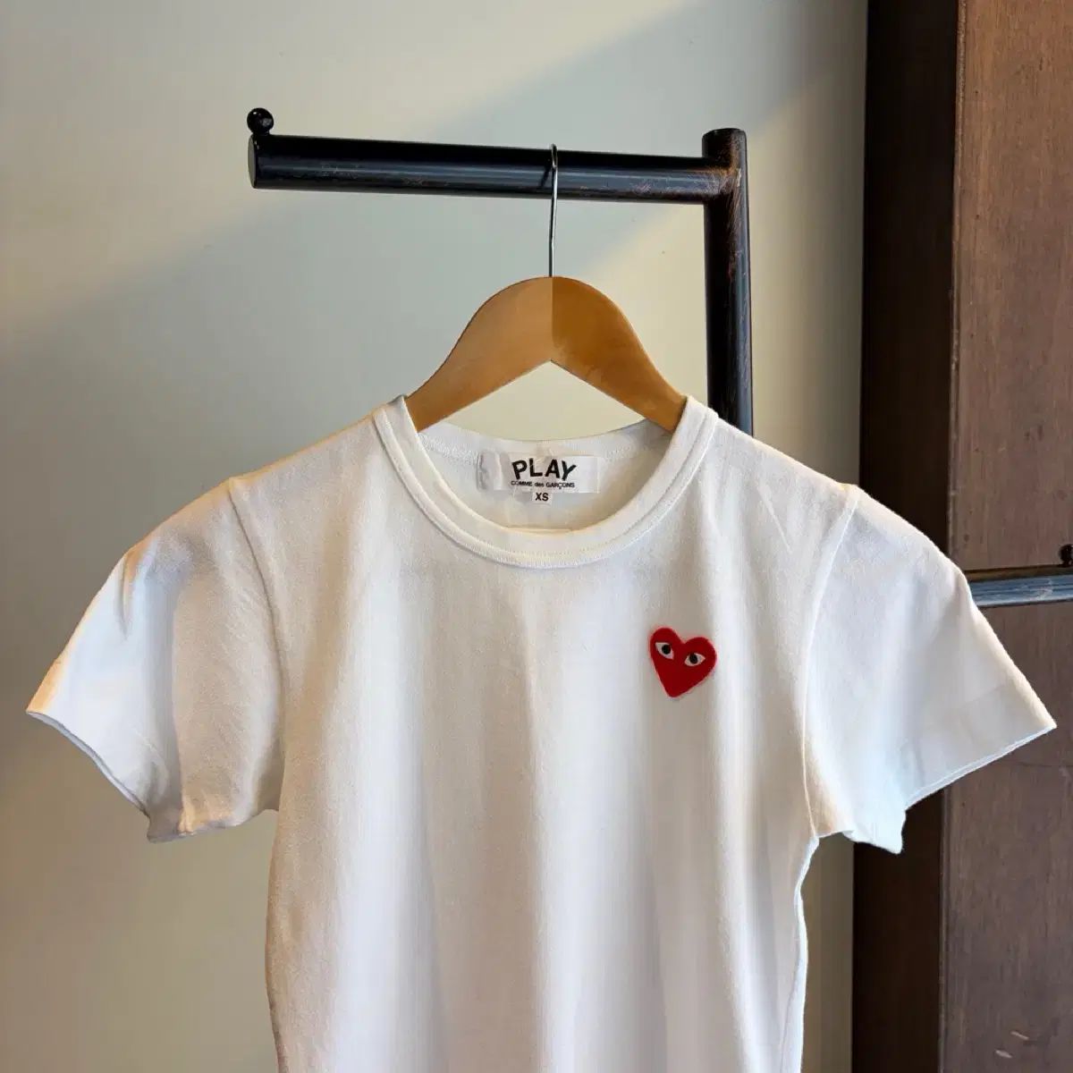 17056 - コム・デ・ギャルソン レッド ワッペン 半袖 Tシャツ