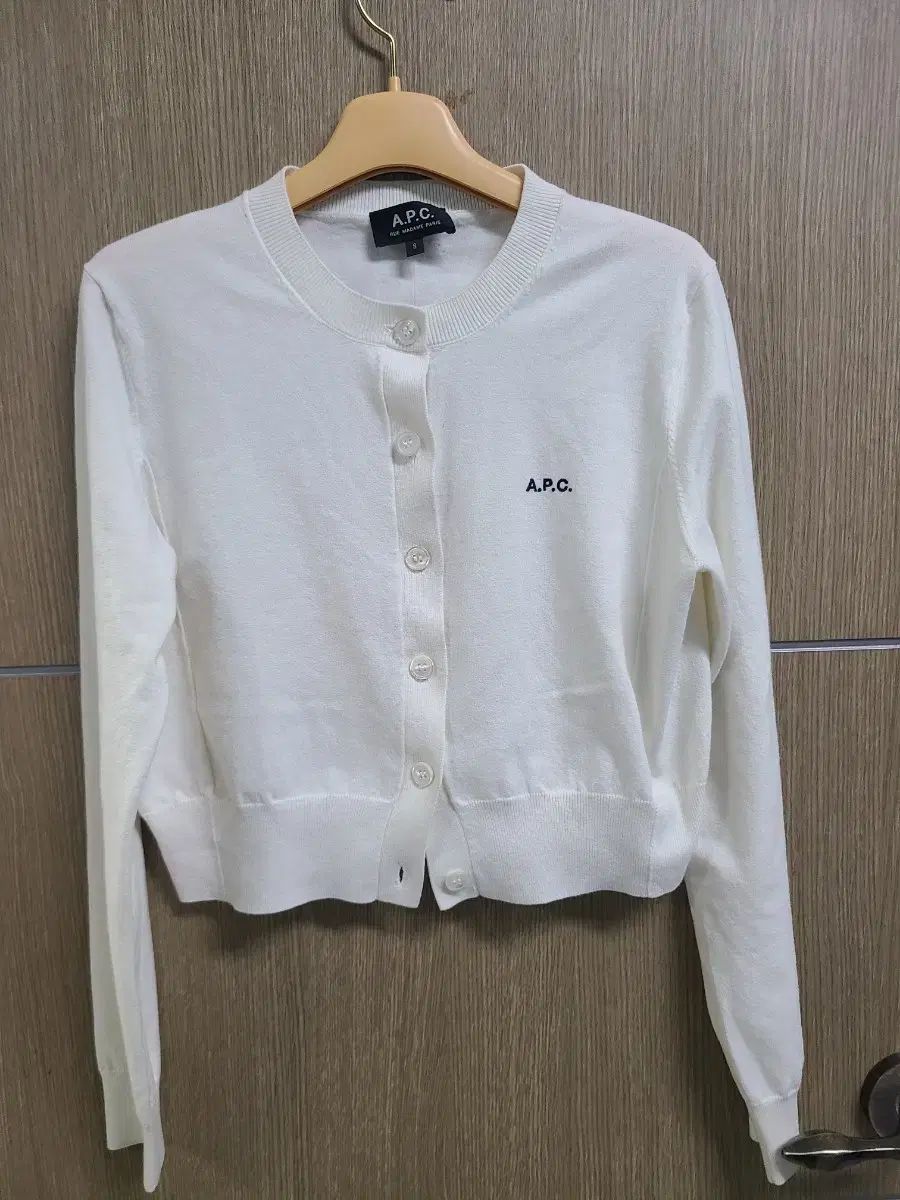 A.P.C. 白 クロップド カーディガン