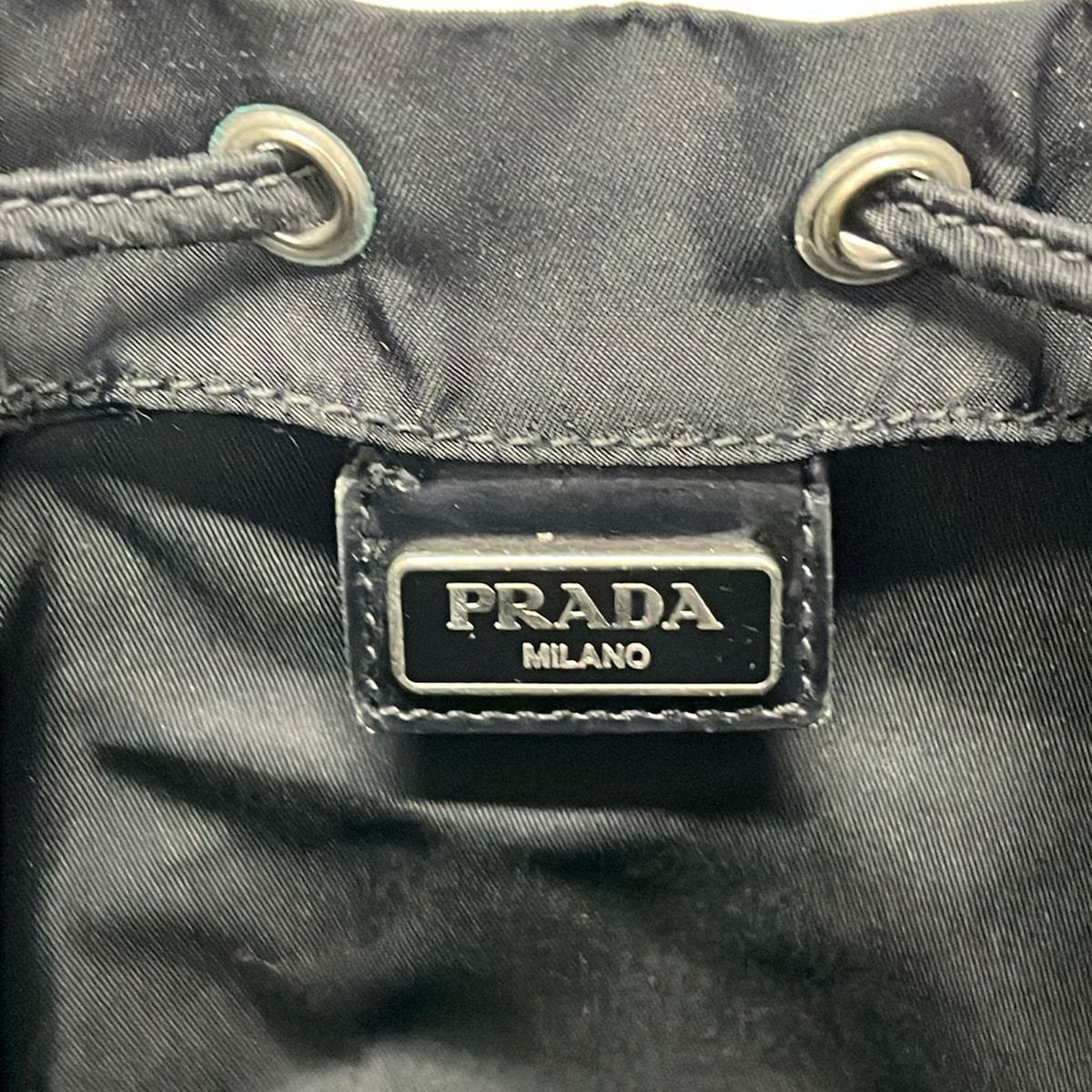 PRADA(プラダ) ポーチ - 黒 巾着型 レザー - メルカリ