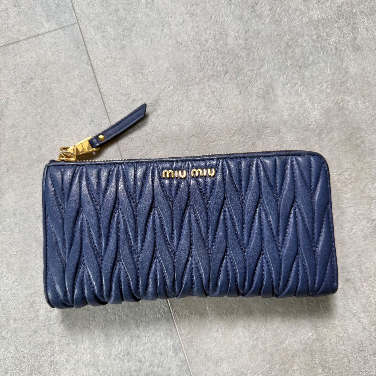 美品 MIU MIU ミュウミュウ マテラッセ レザー L字ファスナー長財布 