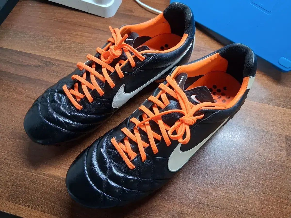 270 NIKE ティエンポ レジェンド 4 FG サッカーシューズ