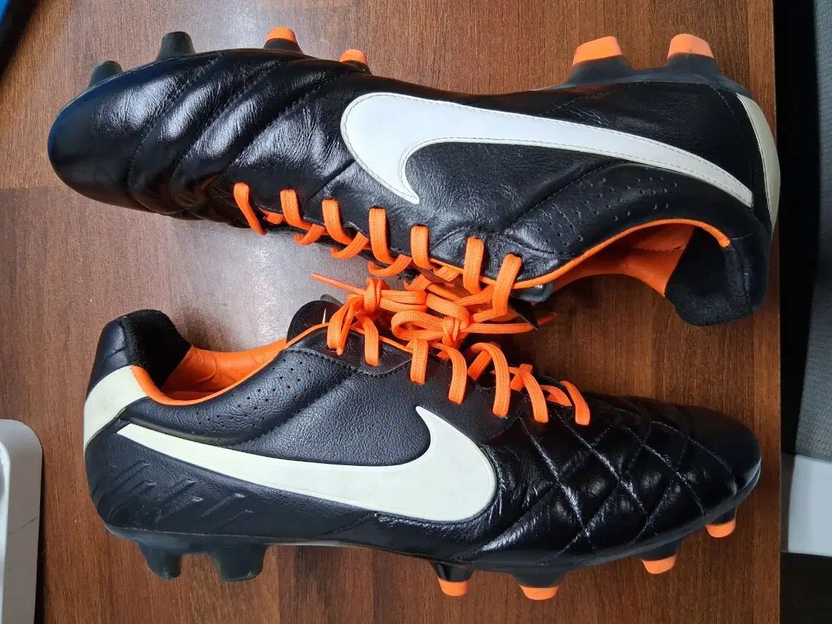 270 NIKE ティエンポ レジェンド 4 FG サッカーシューズ
