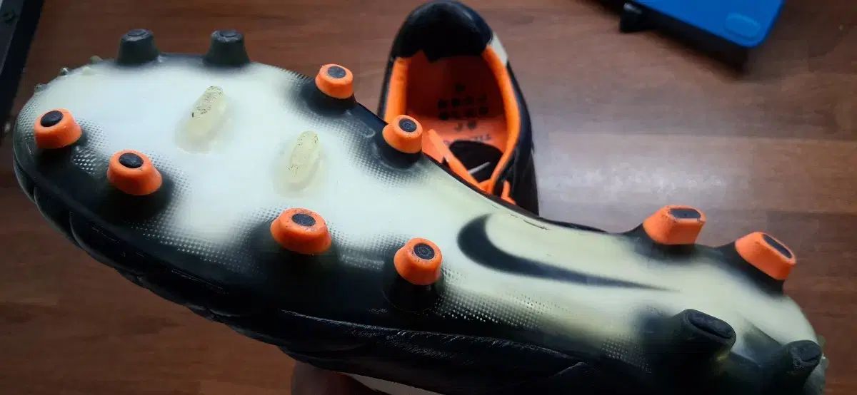 270 NIKE ティエンポ レジェンド 4 FG サッカーシューズ