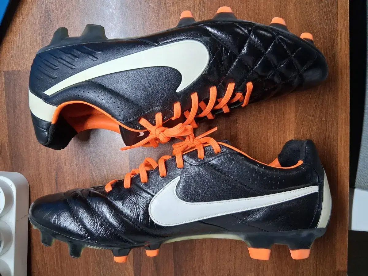 270 NIKE ティエンポ レジェンド 4 FG サッカーシューズ