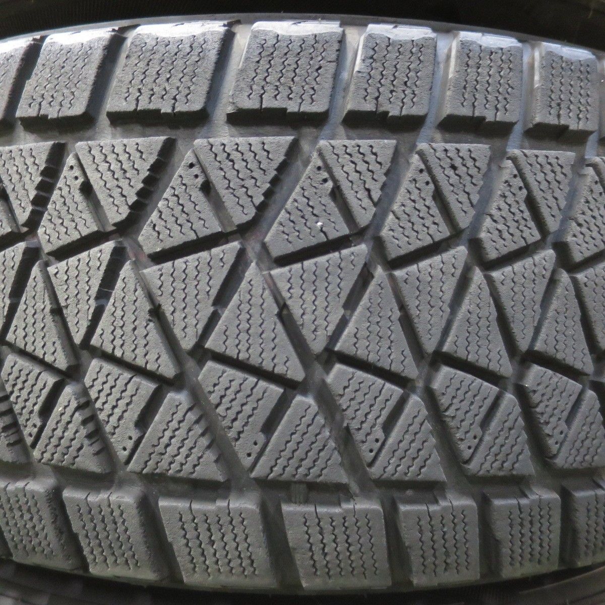 キレイ★KEELER FORCE 265/65R17 スタッドレス ブリヂストン ブリザック DM-V2 キーラーフォース 17インチ PCD139.7/6H★6051407イス