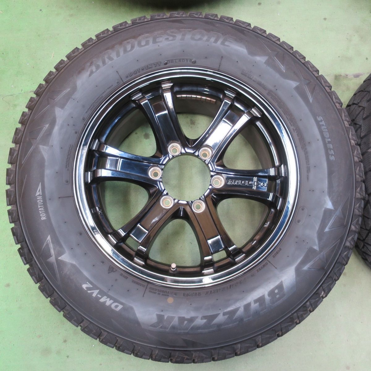 キレイ★KEELER FORCE 265/65R17 スタッドレス ブリヂストン ブリザック DM-V2 キーラーフォース 17インチ PCD139.7/6H★6051407イス