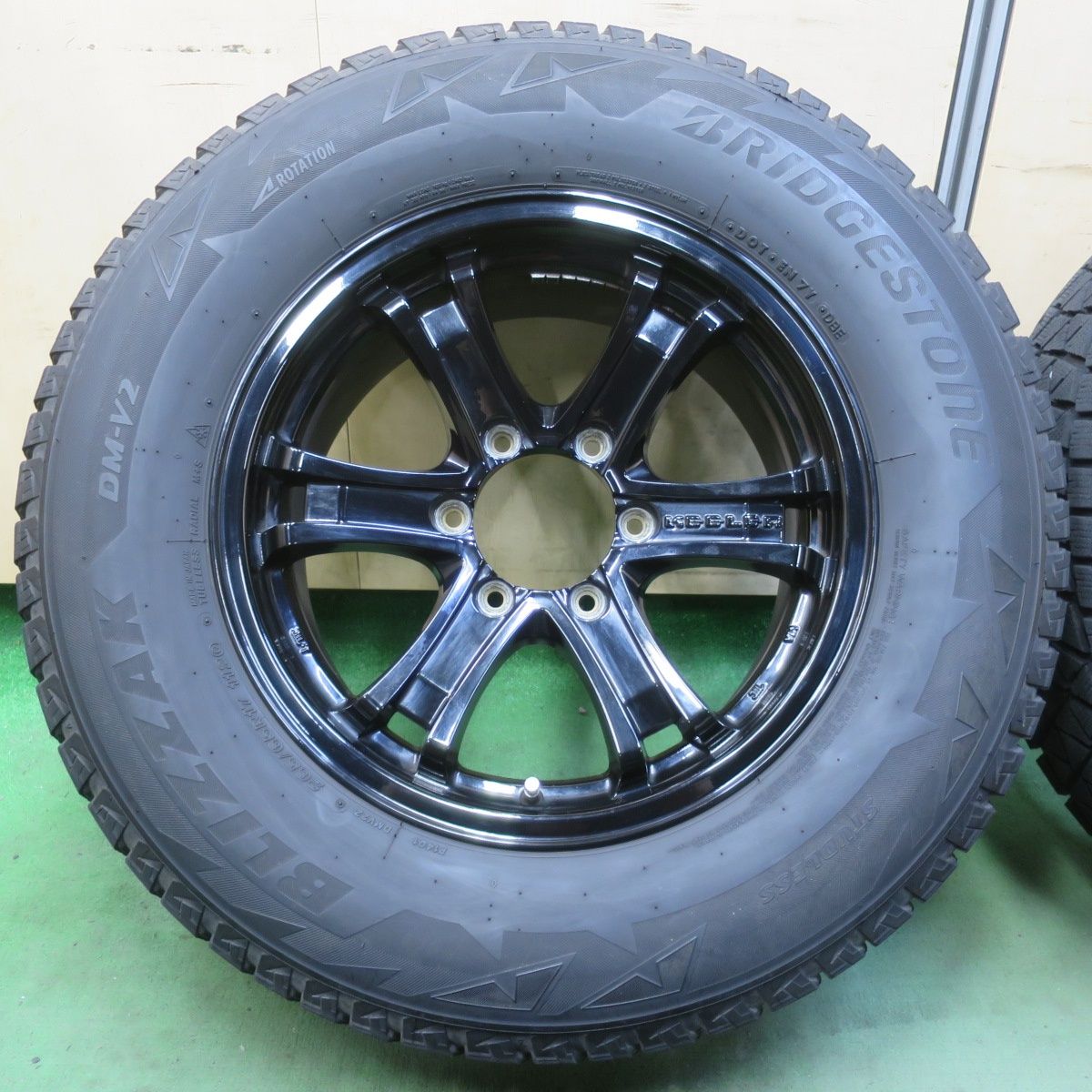キレイ★KEELER FORCE 265/65R17 スタッドレス ブリヂストン ブリザック DM-V2 キーラーフォース 17インチ PCD139.7/6H★6051407イス