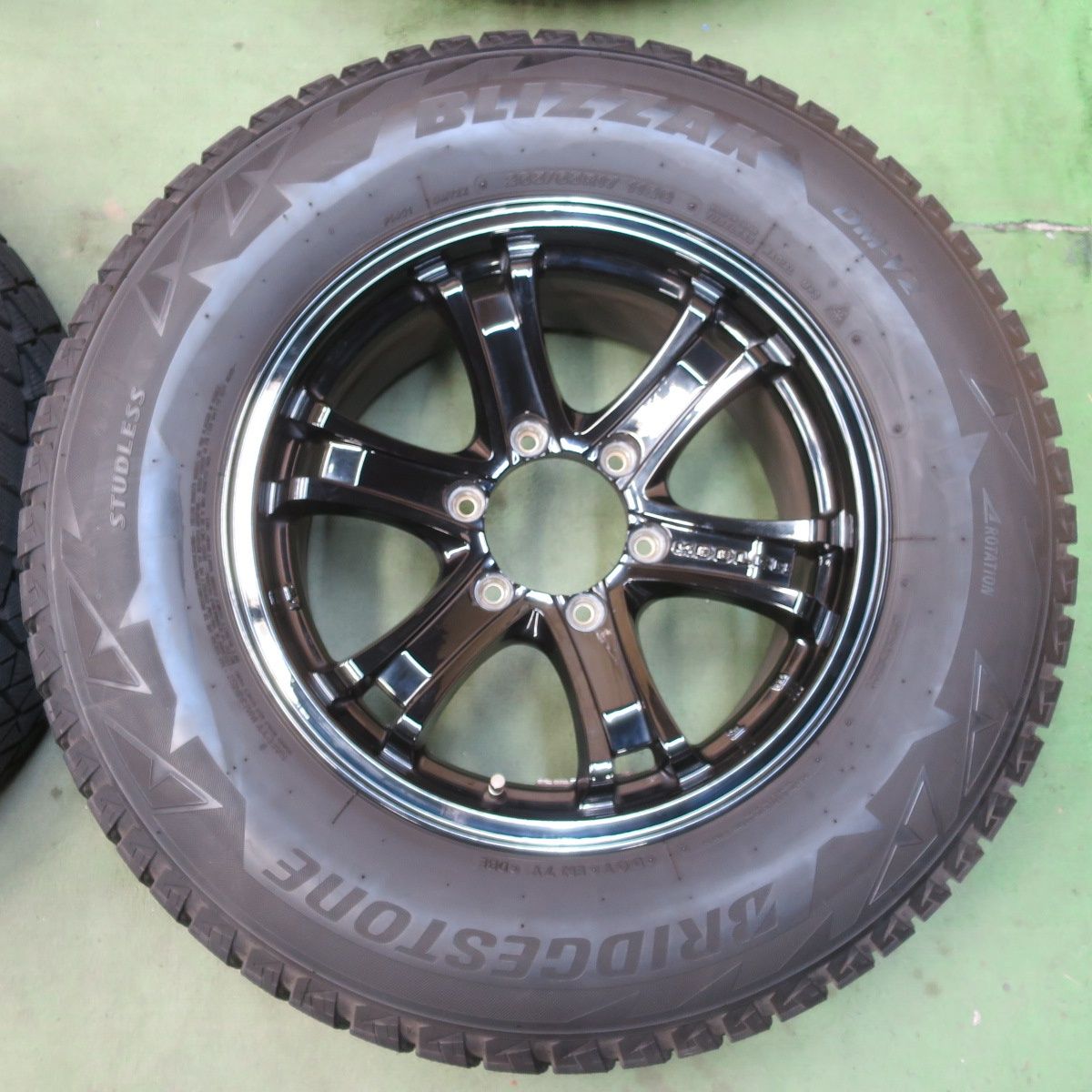 キレイ★KEELER FORCE 265/65R17 スタッドレス ブリヂストン ブリザック DM-V2 キーラーフォース 17インチ PCD139.7/6H★6051407イス