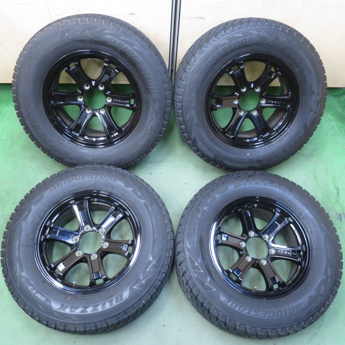 キレイ★KEELER FORCE 265/65R17 スタッドレス ブリヂストン ブリザック DM-V2 キーラーフォース 17インチ PCD139.7/6H★6051407イス