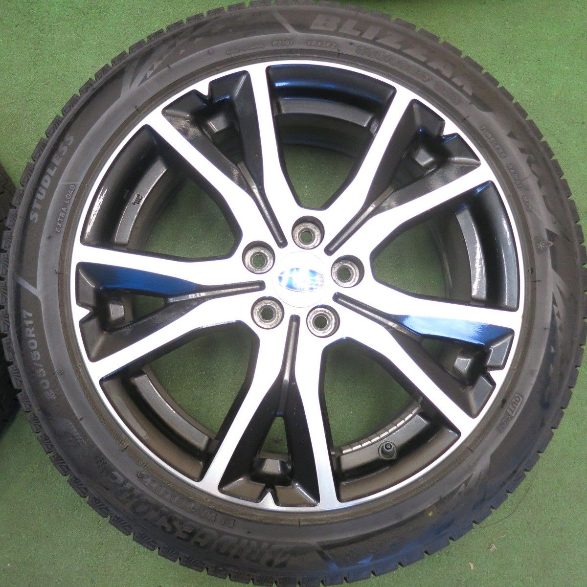 バリ溝!22年!9.5分★スバル インプレッサ スポーツ 純正 205/50R17 スタッドレス ブリヂストン ブリザック VRX3 17インチ PCD100/5H★6051713HAス バリ溝!22年!9.5分★スバル インプレッサ スポーツ 純正 205/50R17 スタッドレス ブリヂストン ブリザック VRX3 17インチ PCD100/5H★6051713HAス