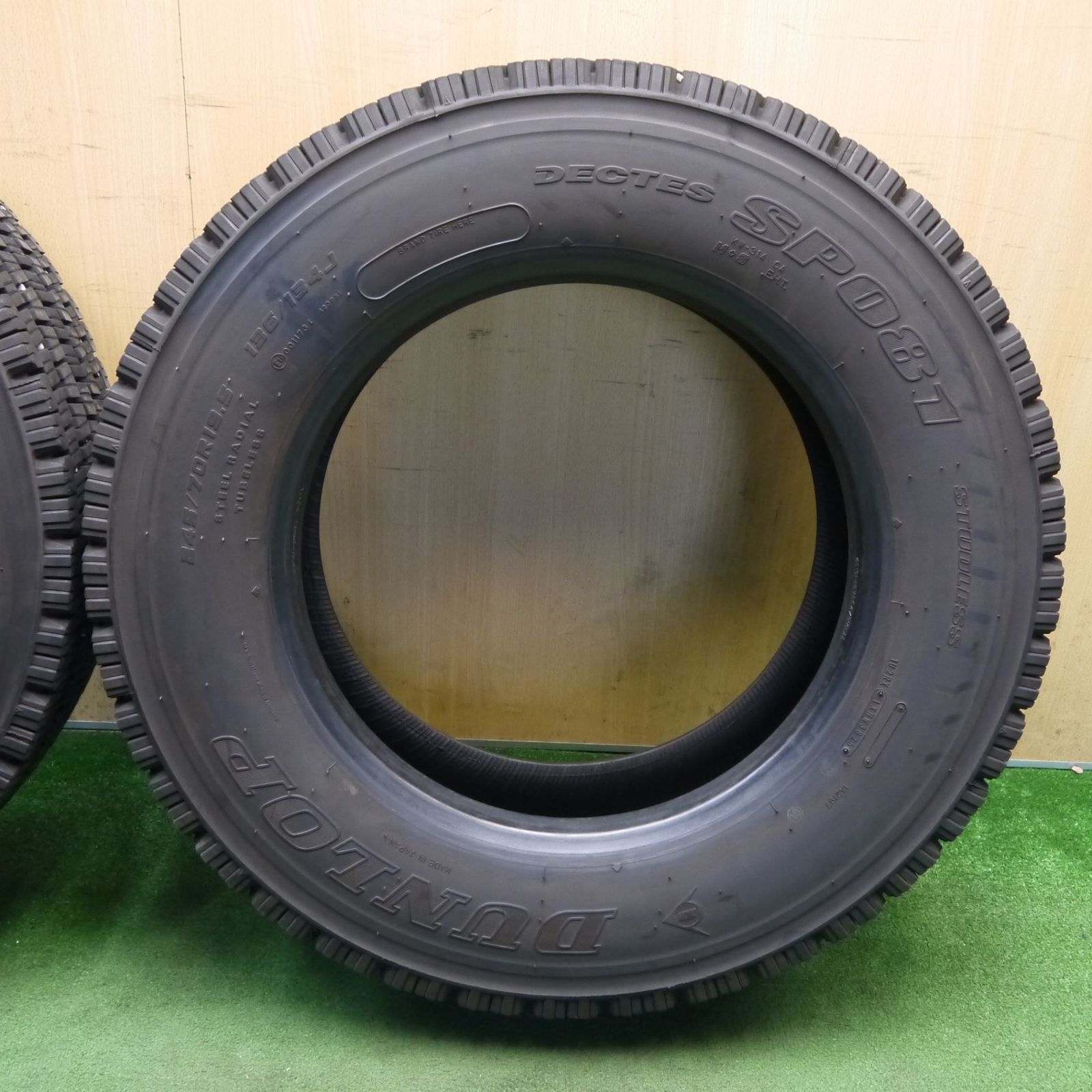 バリ溝！25年！9.5分！2本★トラック タイヤ 245/70R19.5 136/134J スタッドレス ダンロップ デクテス SP001 DECTES 19.5インチ★6051607KKスタ
