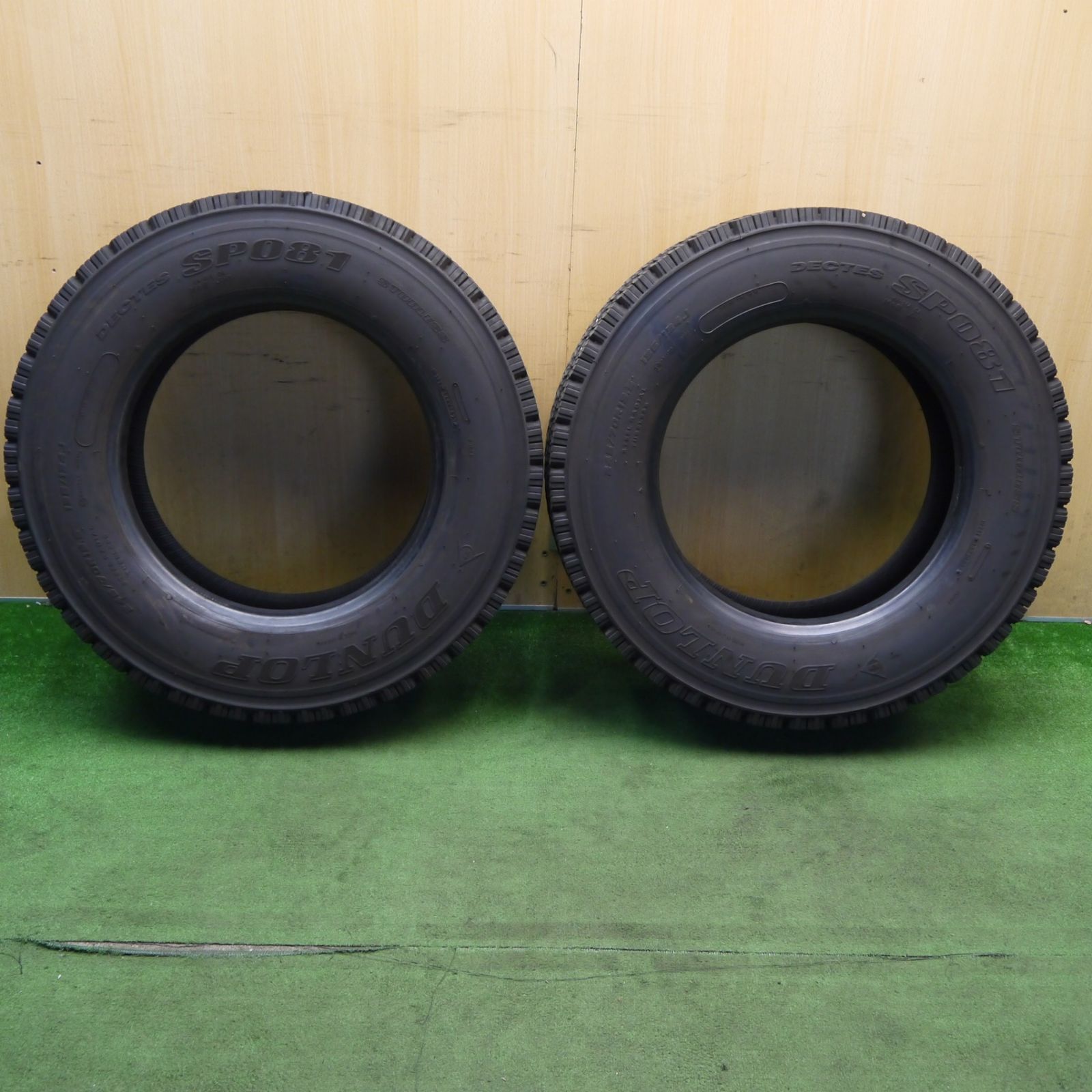 バリ溝！25年！9.5分！2本★トラック タイヤ 245/70R19.5 136/134J スタッドレス ダンロップ デクテス SP001 DECTES 19.5インチ★6051607KKスタ