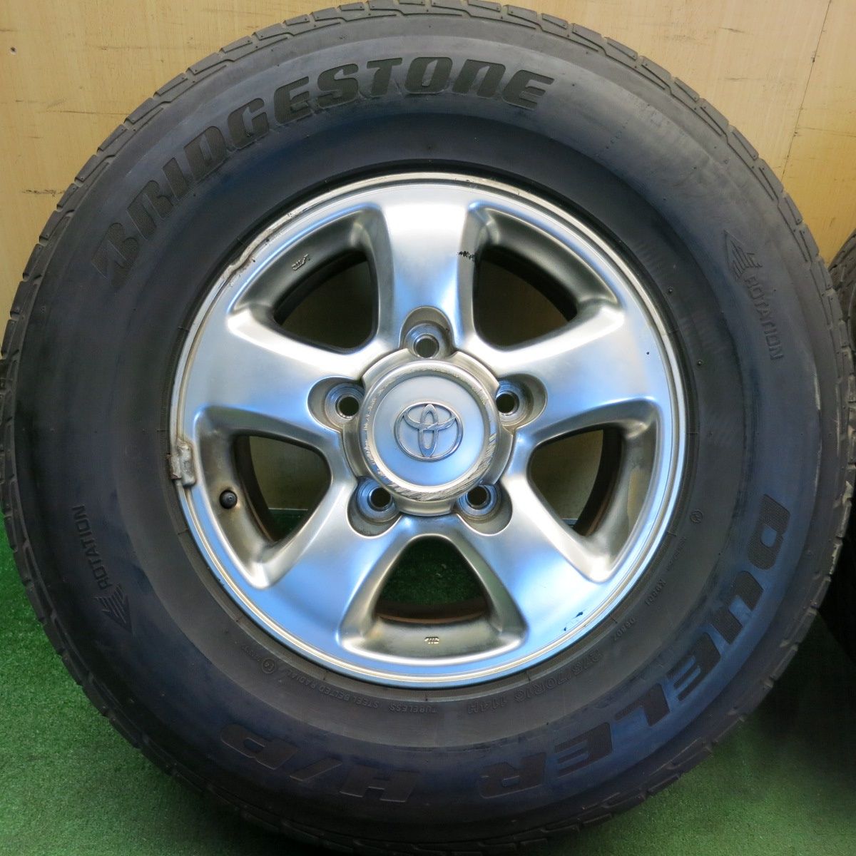 【BS DUELER H/L 275/70R16】夏タイヤ 4本【トヨタ ランクル100 純正ホイール 16インチ 8J5HPCD150+60】2015年製　(VTP88) クレジットカード QR決済可能 4本価格☆トヨタ ランクル 100 純正 275/70R16 ブリヂストン
