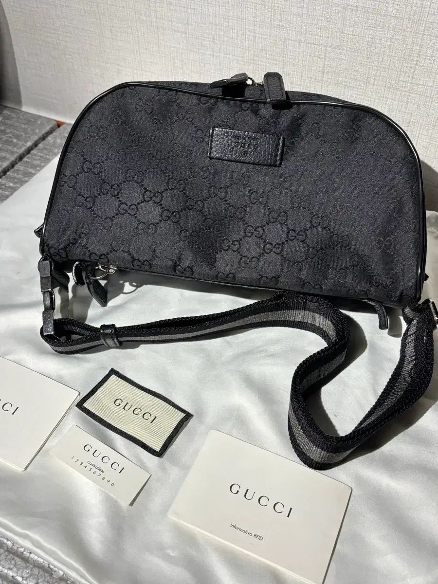 グッチ GG ファブリック ヒップバッグ 449182 バッグ 出品