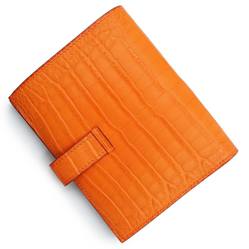 エルメス ベアン コンパクト アリゲーターマット オレンジミニアン K刻印 二つ折り財布 エキゾチックレザー シルバー金具 箱付 HERMES（未使用　展示品）