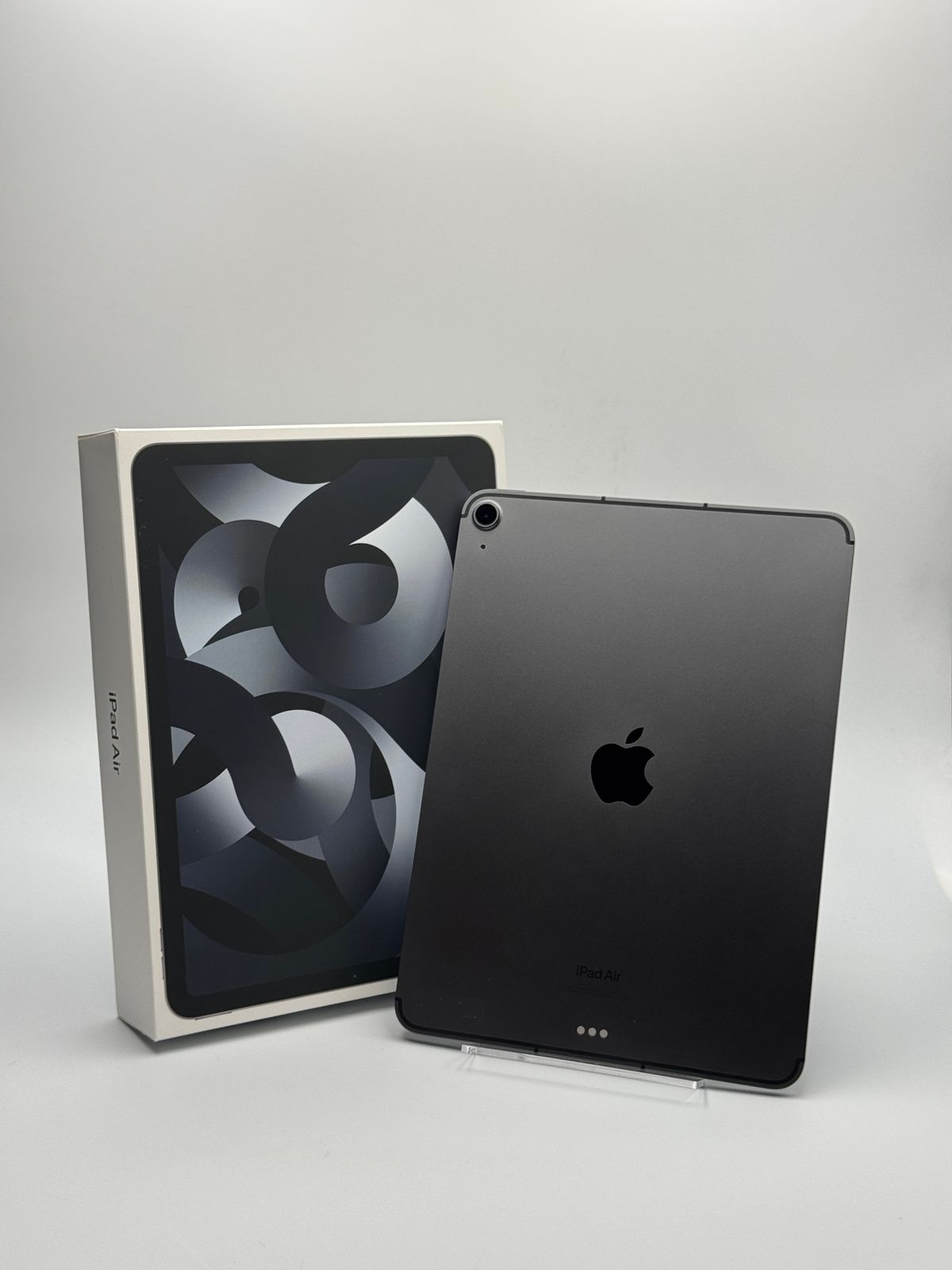 【箱付き中古A】iPad Air 5 64GB スペースグレイ wifi+Cellular バッテリー【89%】 SIMフリー 白ロム
