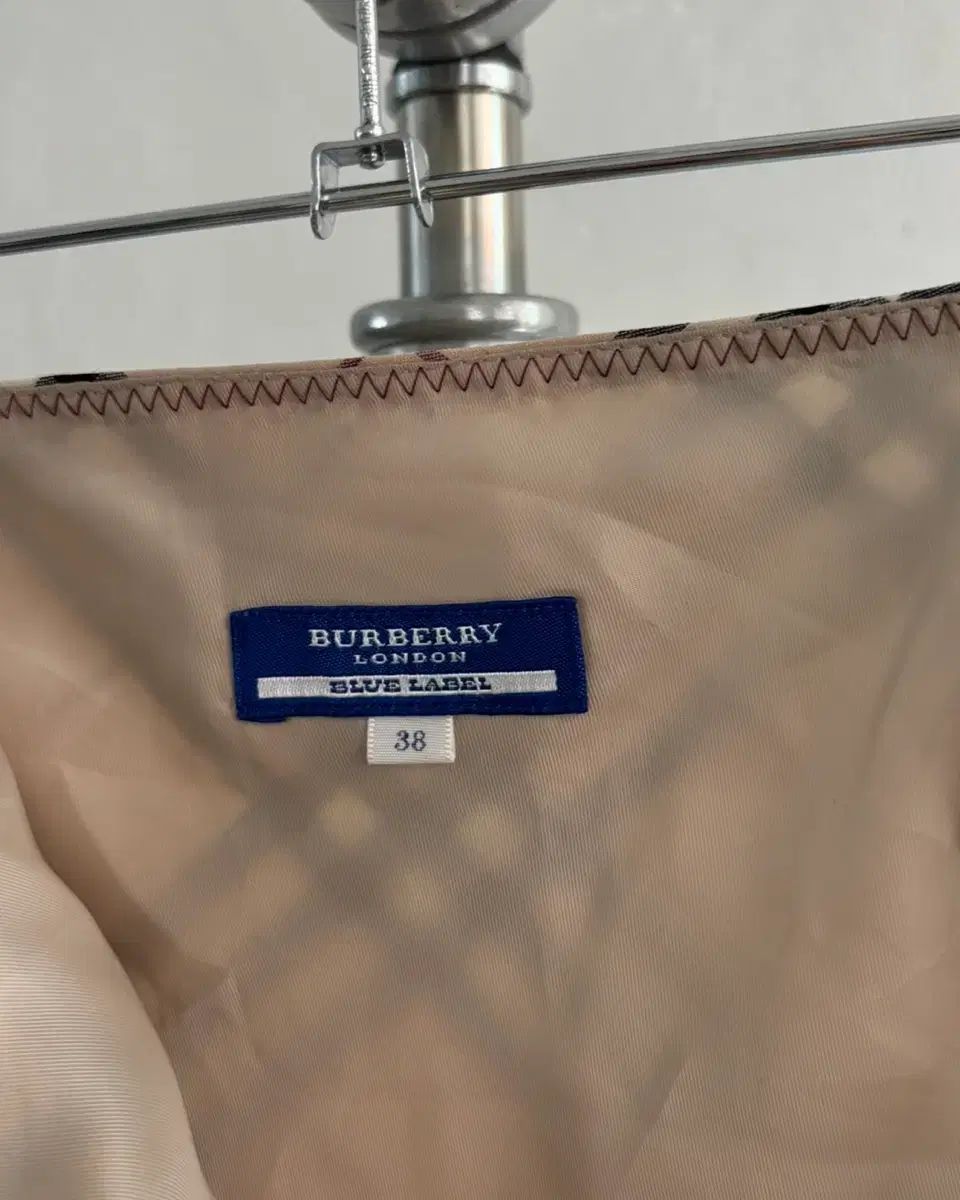BURBERRY バーバリー ベージュ フリル ノヴァチェック ミディ スカート