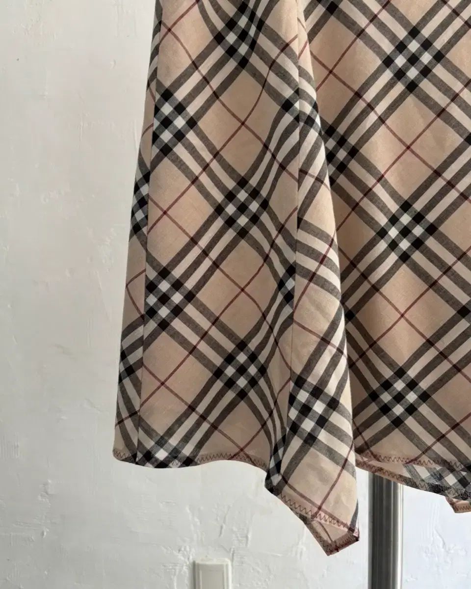 BURBERRY バーバリー ベージュ フリル ノヴァチェック ミディ スカート