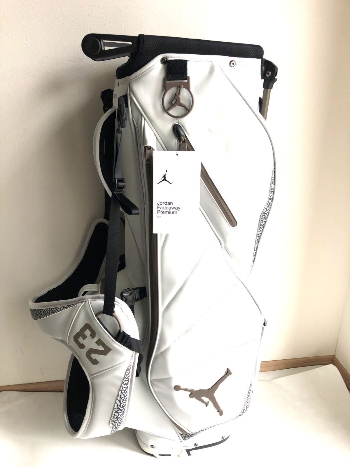 激レア　JORDAN　ジョーダン　スタンド式　キャディバック　ホワイト 新品 ジョーダン JORDAN スタンド キャディバッグ ホワイト JD9902