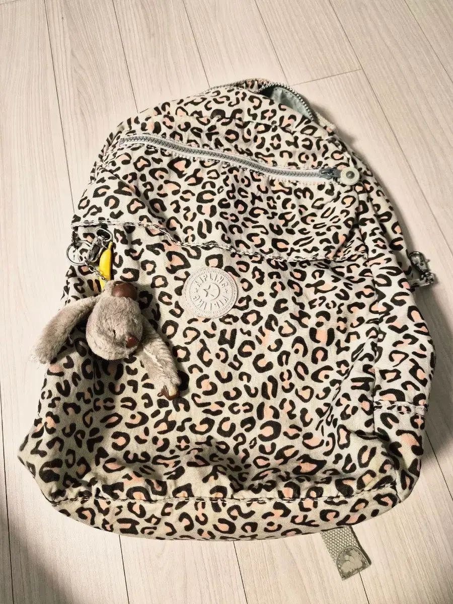 正規品 Kipling レオパード バックパック (ゴリラ キーホルダー 含む)