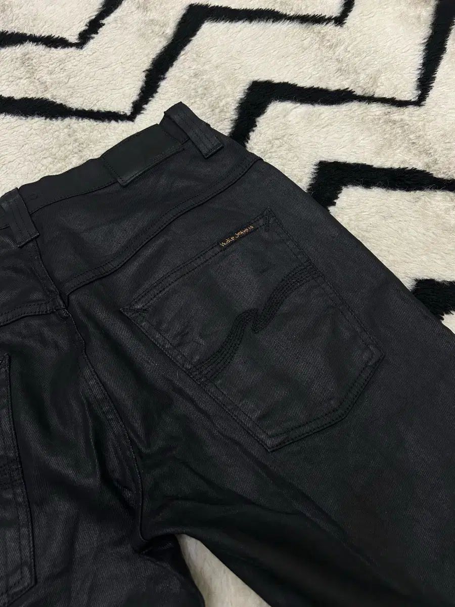 31 Nudie Jeans(ヌーディージーンズ) シンフィット コーティングデニム 