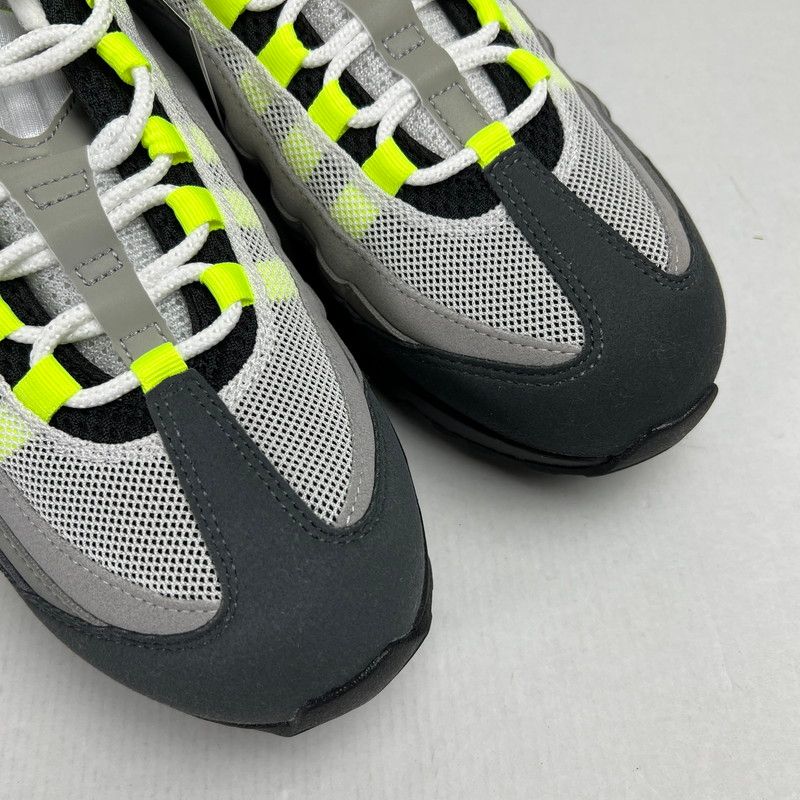 中古美品】 NIKE ナイキ IO9926-001 WOMEN'S AIR MAX 95 エアマックス