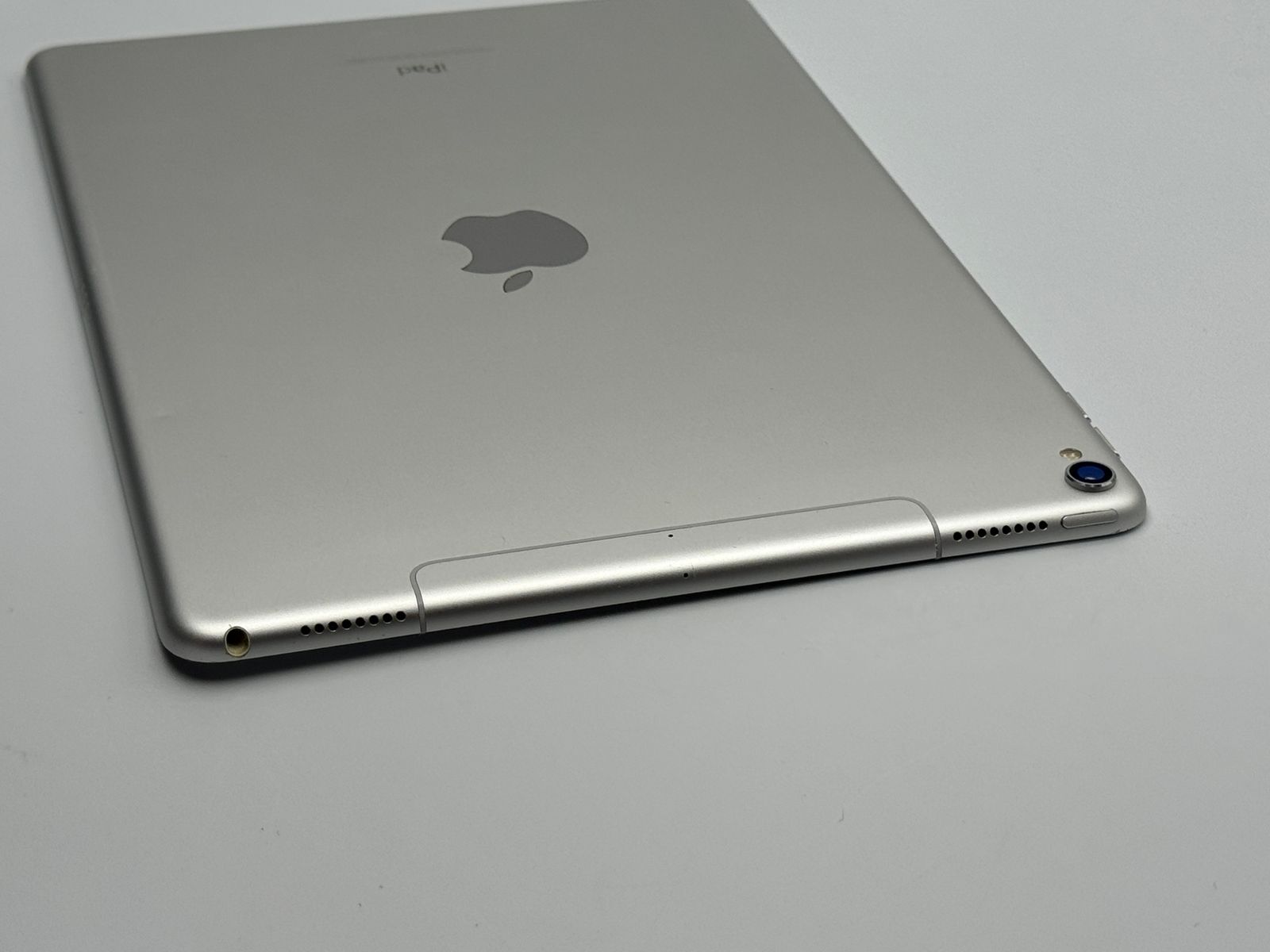 訳ありC】iPad Pro 10.5 256GB SV wifi+Cell SIMフリー - メルカリ