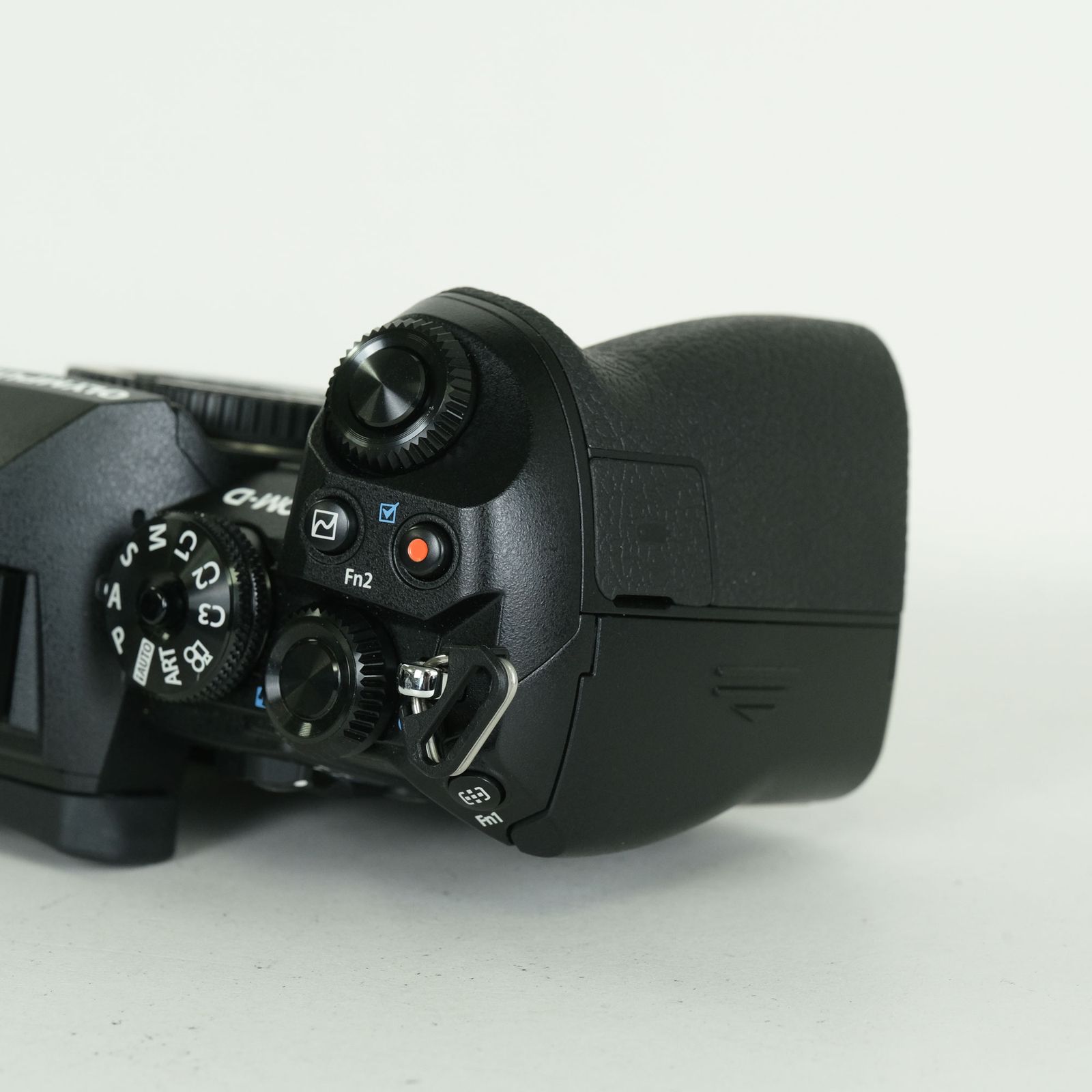 美品 | シャッター数1,573回｜バッテリー2個付] OLYMPUS OM-D E-M1