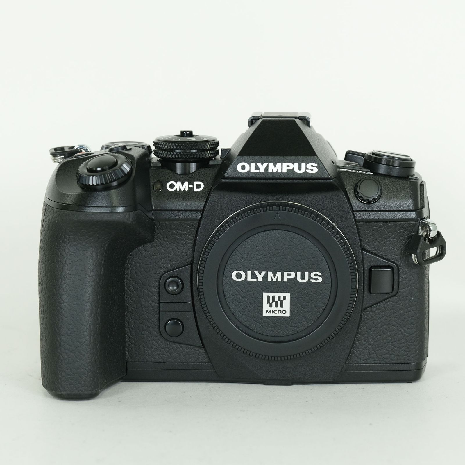 バッテリー2つ OLYMPUS OM-D E-M1 ミラーレス一眼カメラ 美品 | シャッター数1,573回｜バッテリー2個付] OLYMPUS OM-D E-M1