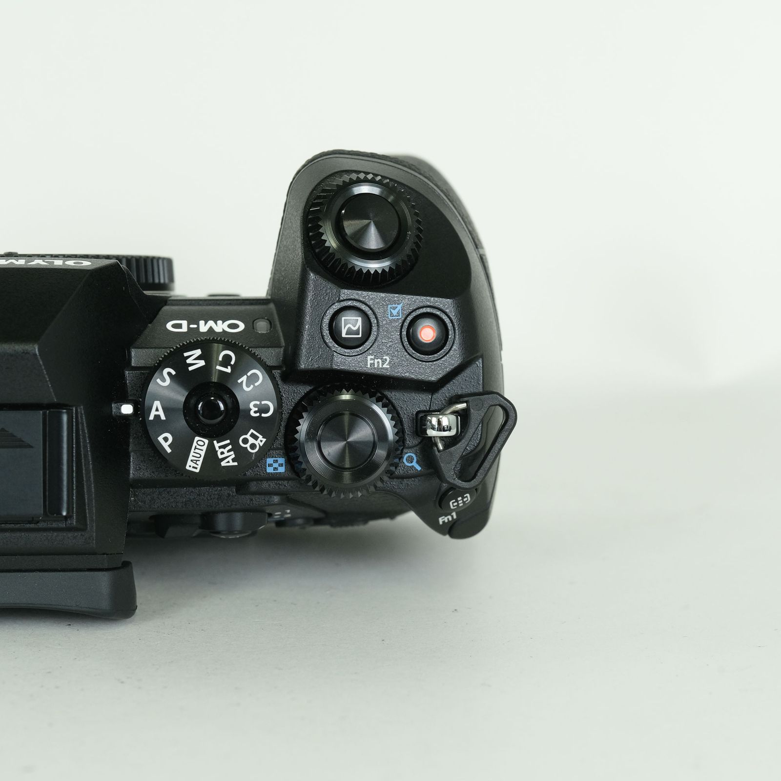 美品 | シャッター数1,573回｜バッテリー2個付] OLYMPUS OM-D E-M1