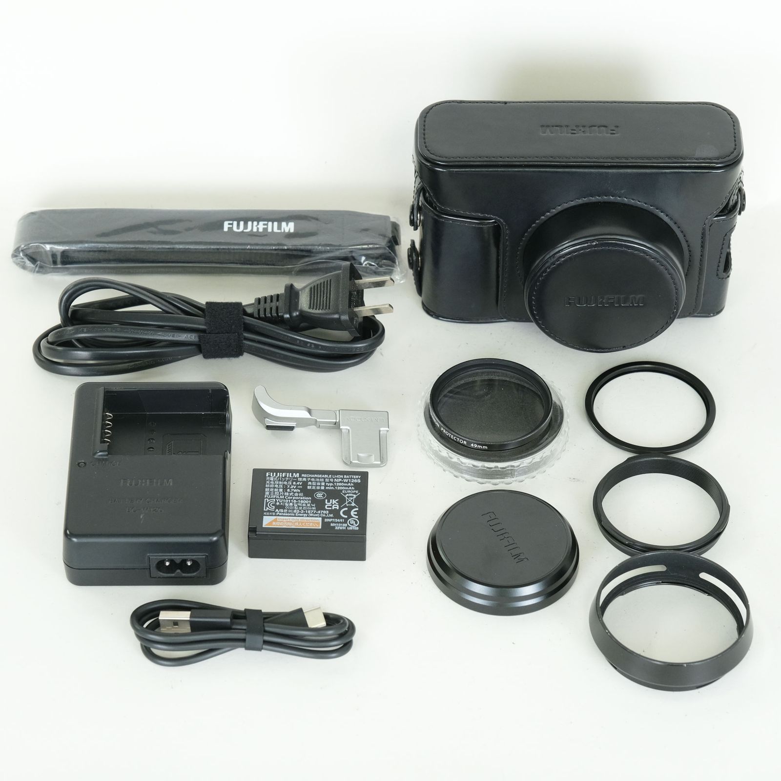 良品 | シャッター数8,300回｜別売り付属品多数付] FUJIFILM X100V