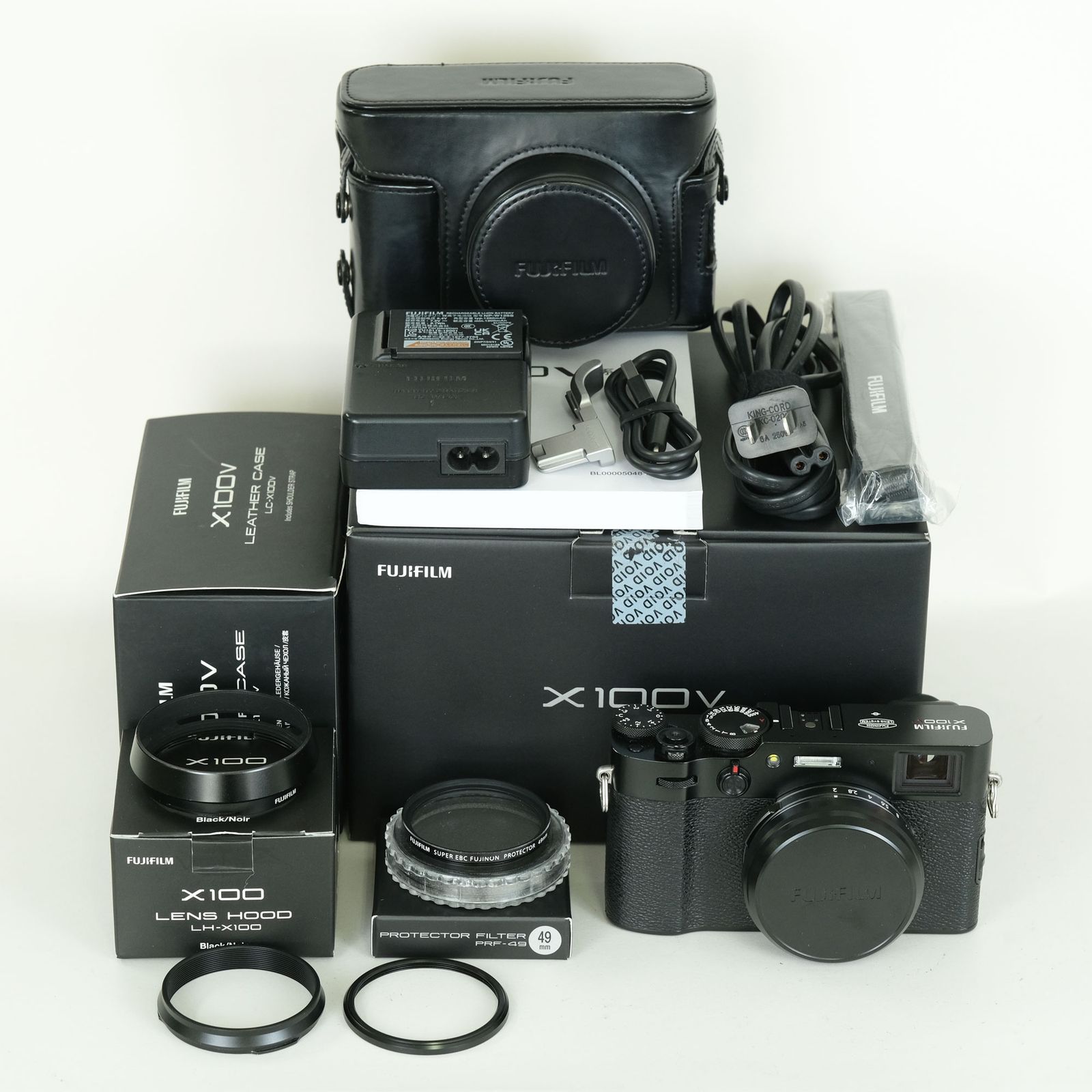 良品 | シャッター数8,300回｜別売り付属品多数付] FUJIFILM X100V