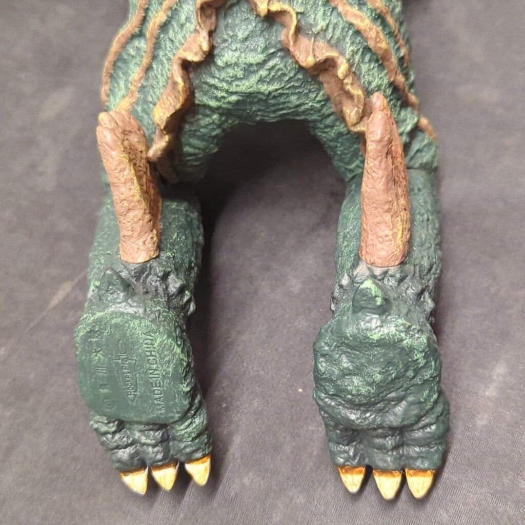 ロケットプロ メガフィギュアシリーズ 大悪獣ギロン - メルカリ
