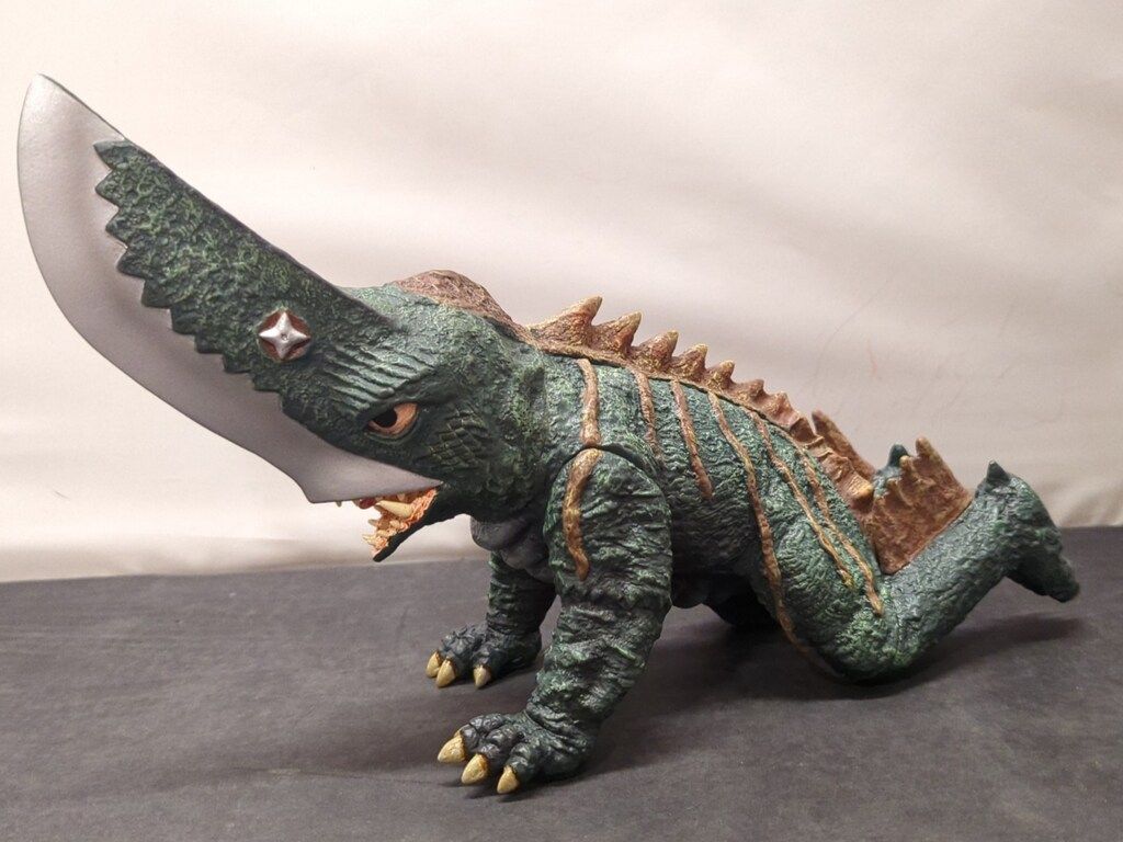 ロケットプロ メガフィギュアシリーズ 大悪獣ギロン - メルカリ