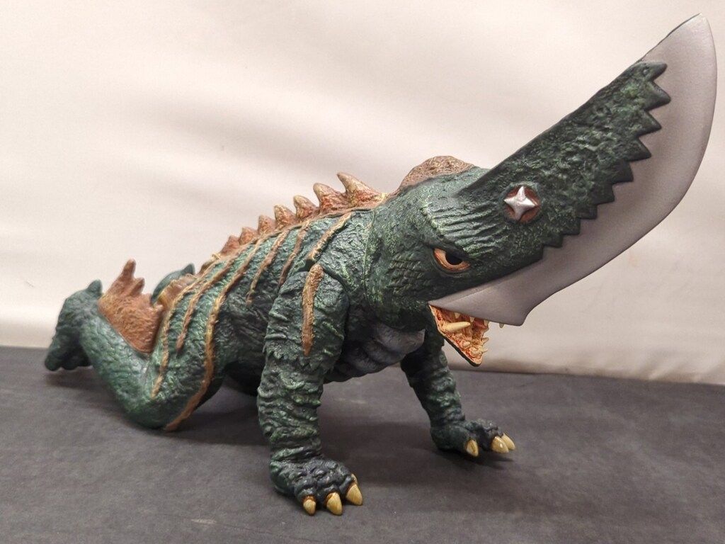 ロケットプロ メガフィギュアシリーズ 大悪獣ギロン - メルカリ