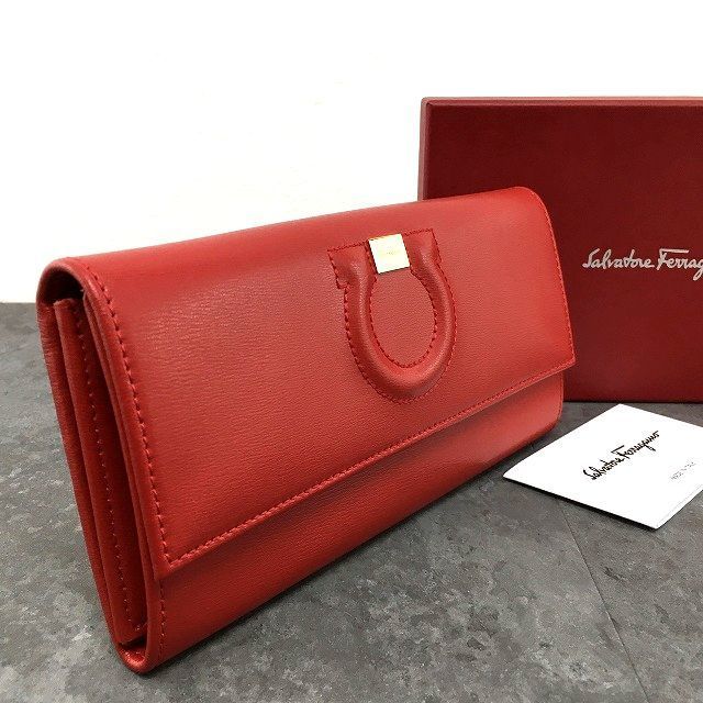 未使用品 Salvatore Ferragamo ガンチーニ 長財布 レッド 箱付き 26