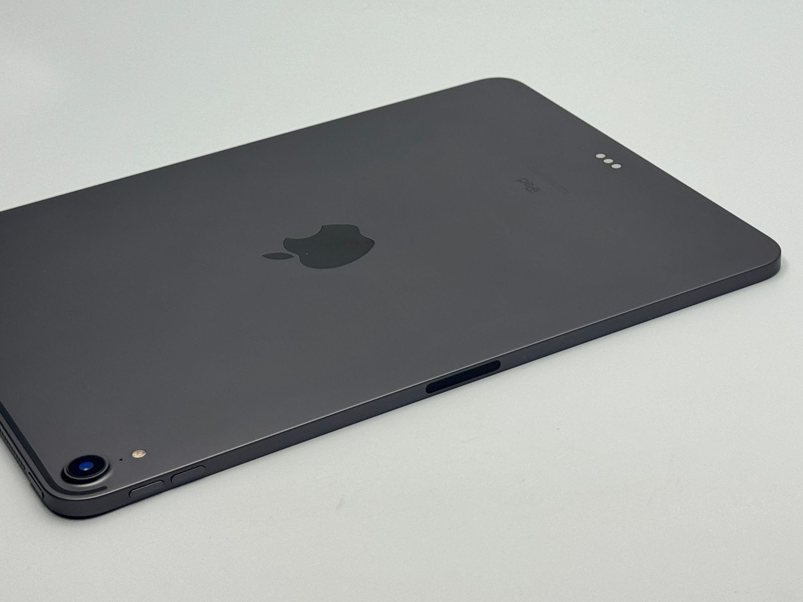 安い，爆買い 【箱付き中古B】iPad Pro 11-inch 第1世代 256GB スペース
